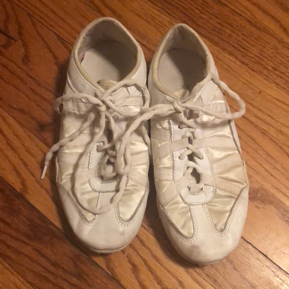 Infinity cheer shoes